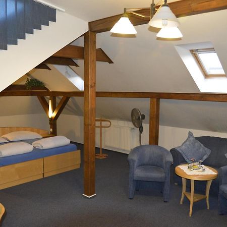 Hotel Zlaty Lev Jablonec nad Nisou Buitenkant foto
