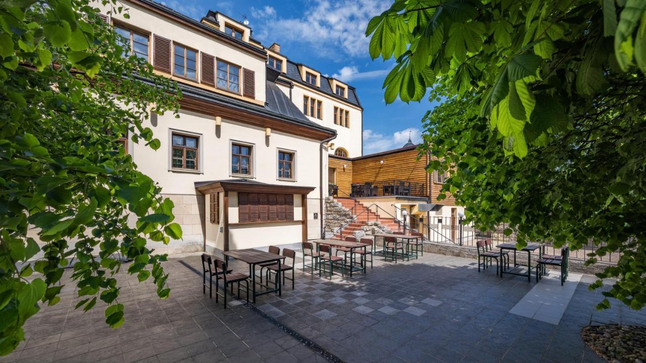 Hotel Zlaty Lev Jablonec nad Nisou Buitenkant foto